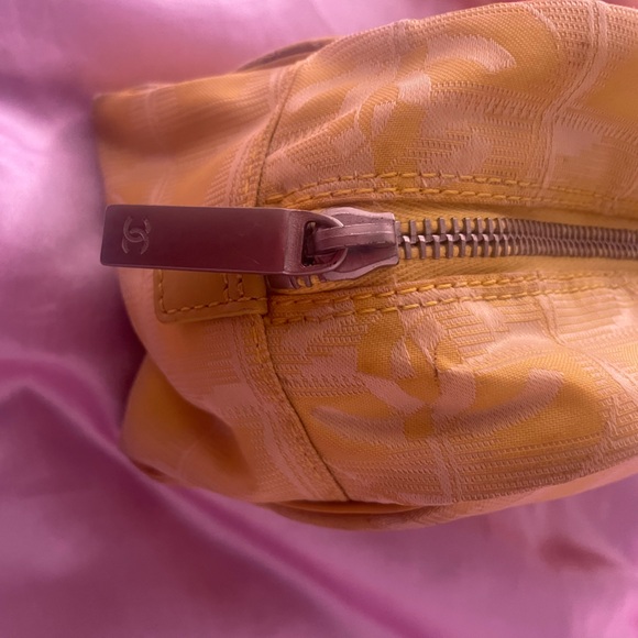 This is a 1990s travel line leather bag yes it is authentic!! - Picture 2 of 6